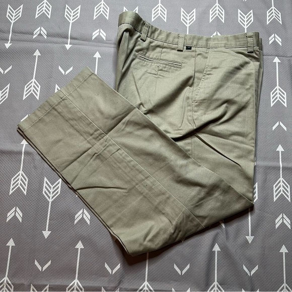 ❌SOLD❌Dockers Recode Men's Khaki Pants Sz 44" x 32" 100% Cotton Straight Legs - Picture 1 of 8